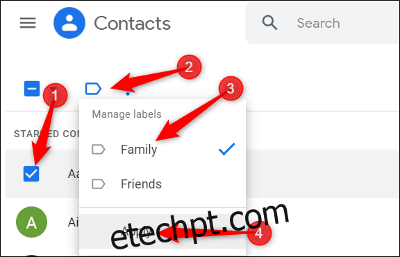 Adicione contatos a um grupo existente.  Clique no contato, clique no ícone de rótulo azul, selecione o grupo e clique em 